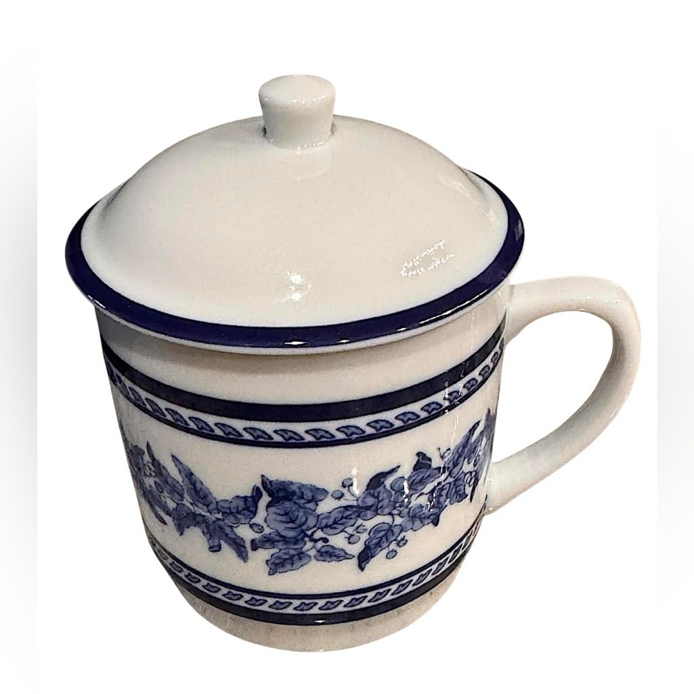 Williams Sonoma vintage Blue and White Ceramic mug with Lid 3x3in no chips